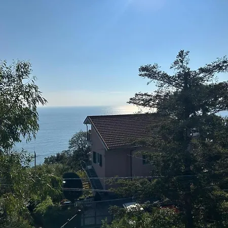 Peaceful In Nature, Near The Sea チェッレ・リーグレ